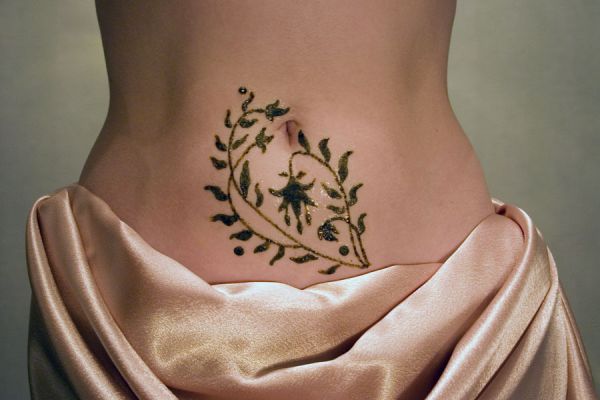 Schöne tattoos für frauen bauch