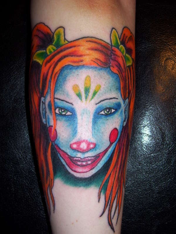 Galerie mit 79 Tattoos von bunten Clowns