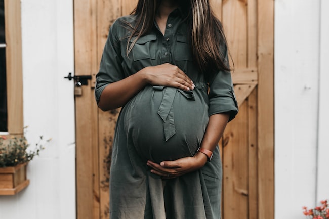 Was bedeutet es, vom Bauch einer schwangeren Frau zu träumen?