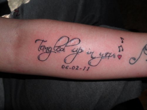 Schrift frau tattoo unterarm Tattoo Schriftzug