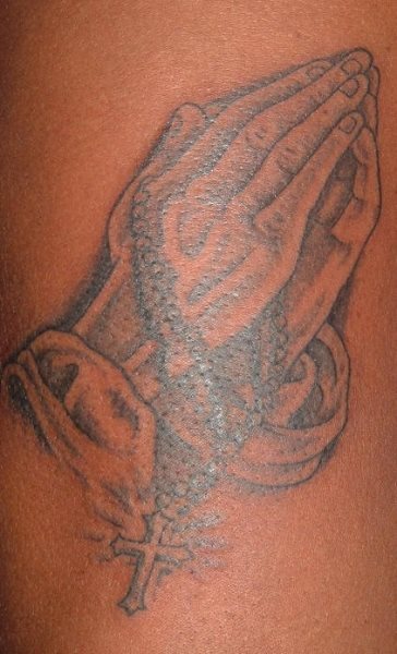 betende hande tattoo 1010