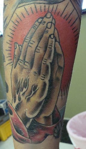 betende hande tattoo 1012