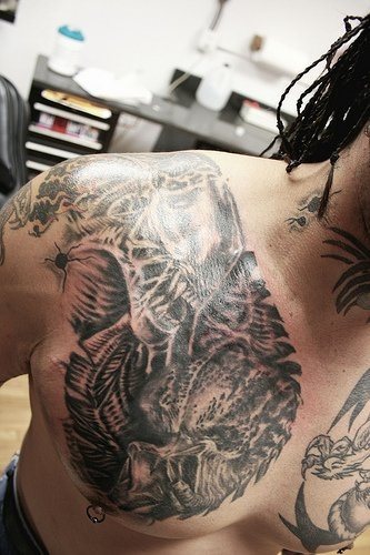 Bilder mann tattoo brust 110 Beste