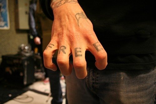 finger gelenke tattoo 539