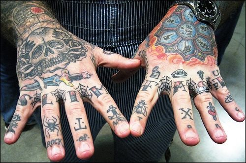 finger gelenke tattoo 561