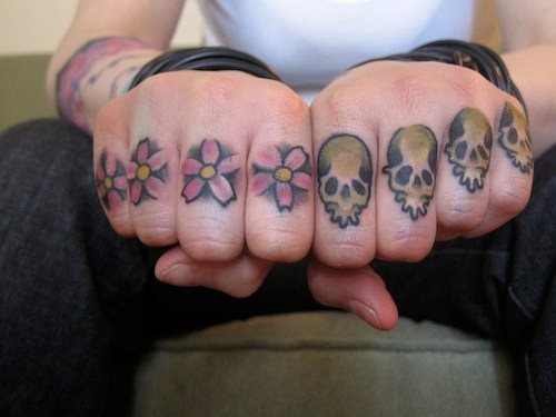finger gelenke tattoo 516
