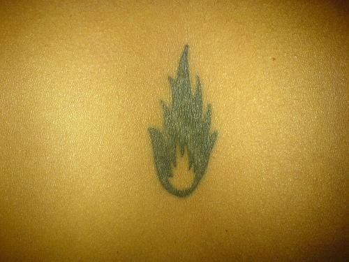 flamme feuer tattoo 1040