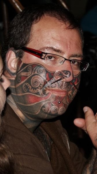 gesichtstattoo 529