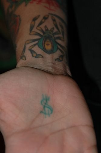 hand tattoo 1015