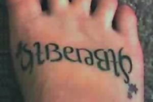 kalligraphie buchstabe tattoo 528