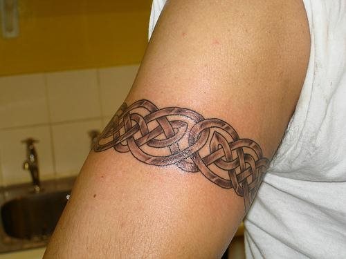 knoten tattoo 1051