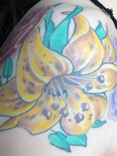 lilie tattoo 1031