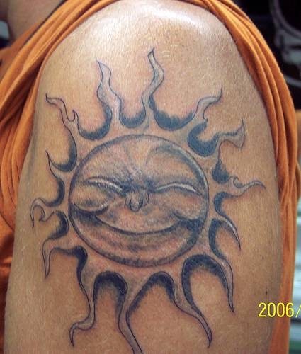 mond sonne tattoo 1060