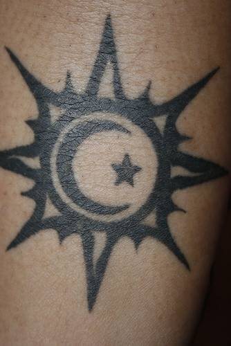 mond sonne tattoo 1089