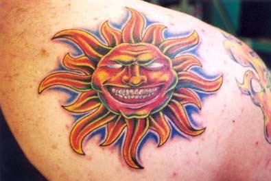 mond sonne tattoo 1009