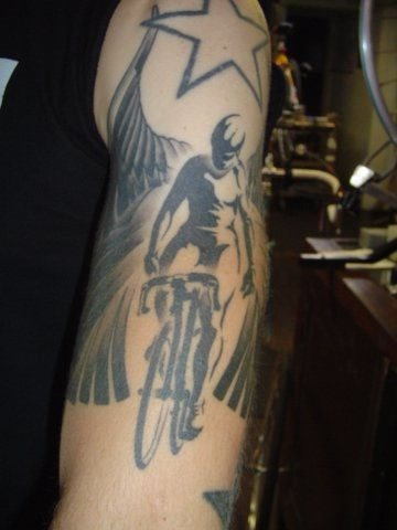 motorradfahrer tattoo 1050