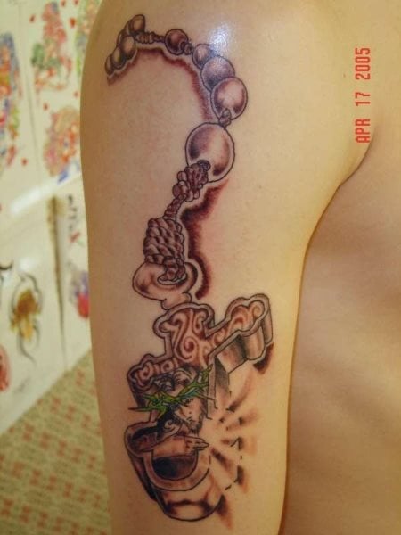 Mann kreuz tattoo arm Tattoo Schrift