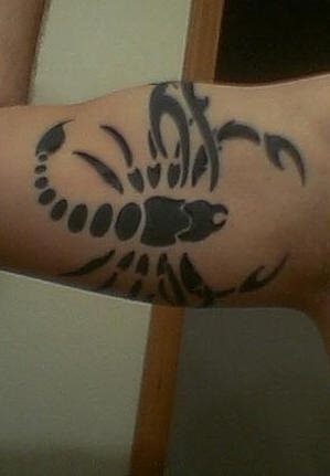 skorpion tattoo 1033