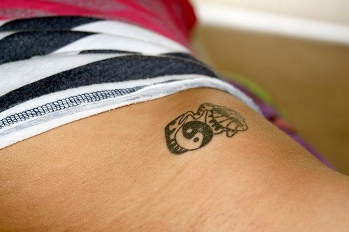 yin und yang tattoo 1039