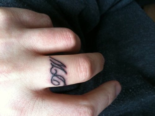 Herz mit tattoo m buchstabe Tattoo Buchstaben