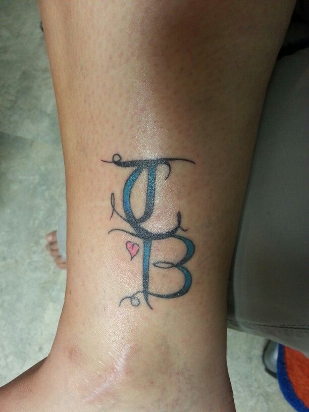 initiale tattoo 08