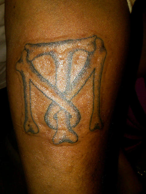 initiale tattoo 25