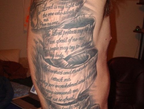 Schriftzug rippen männer tattoo Tattoo Schrift