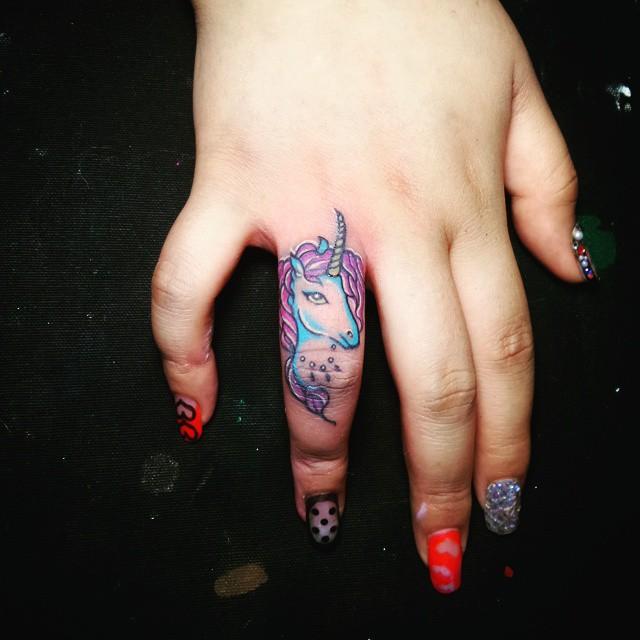 Fingern Tattoo 03
