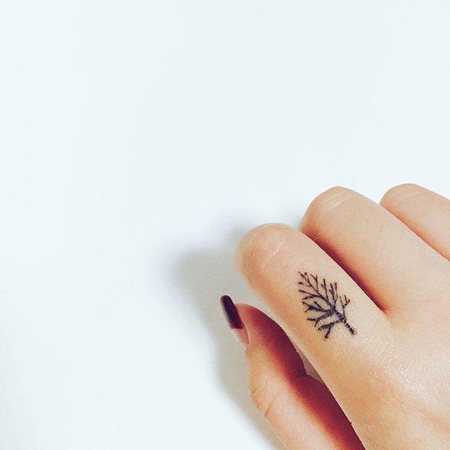 Fingern Tattoo 119