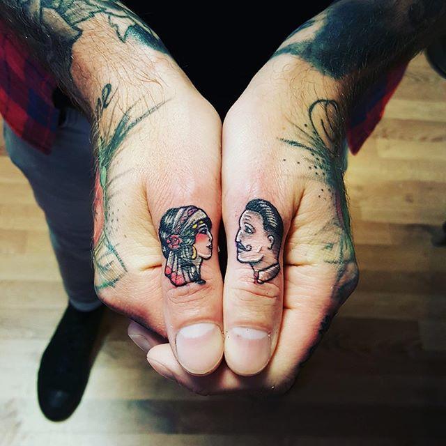 Fingern Tattoo 121