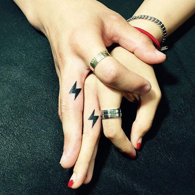 Fingern Tattoo 125