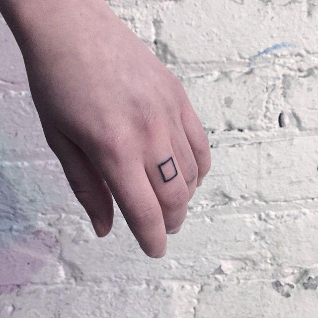 Fingern Tattoo 15