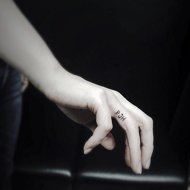 Fingern Tattoo 159