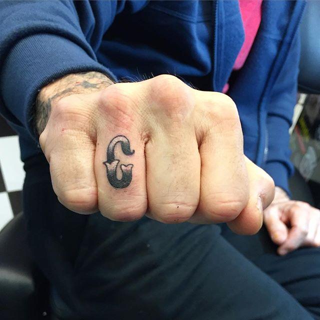 Fingern Tattoo 17