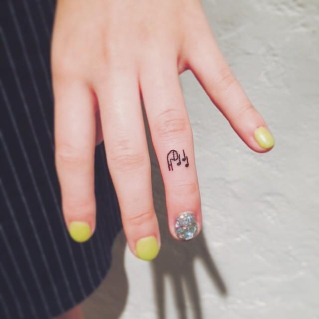 Fingern Tattoo 171