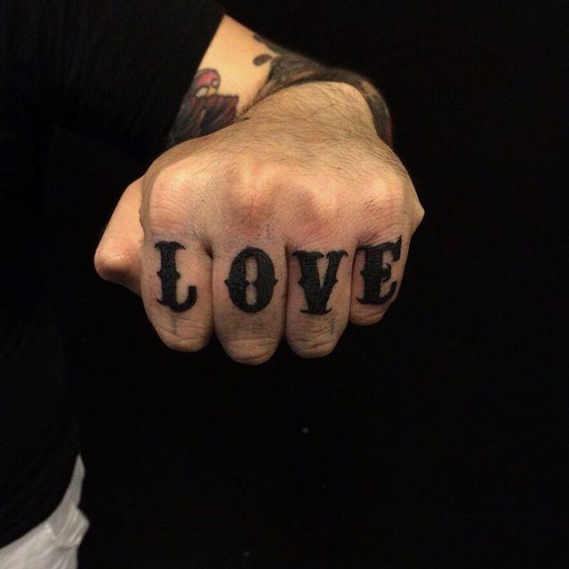 Fingern Tattoo 19