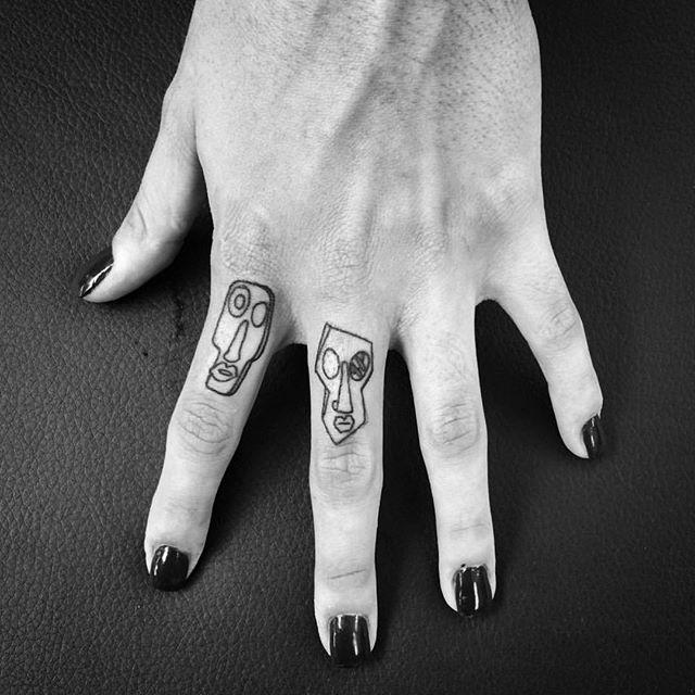 Fingern Tattoo 25