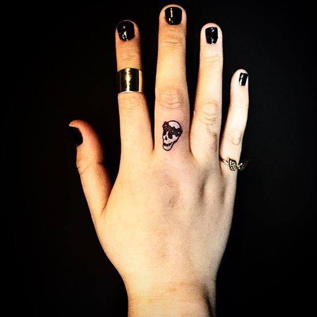 Fingern Tattoo 79