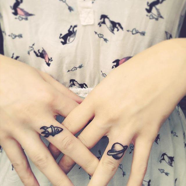 Fingern Tattoo 85