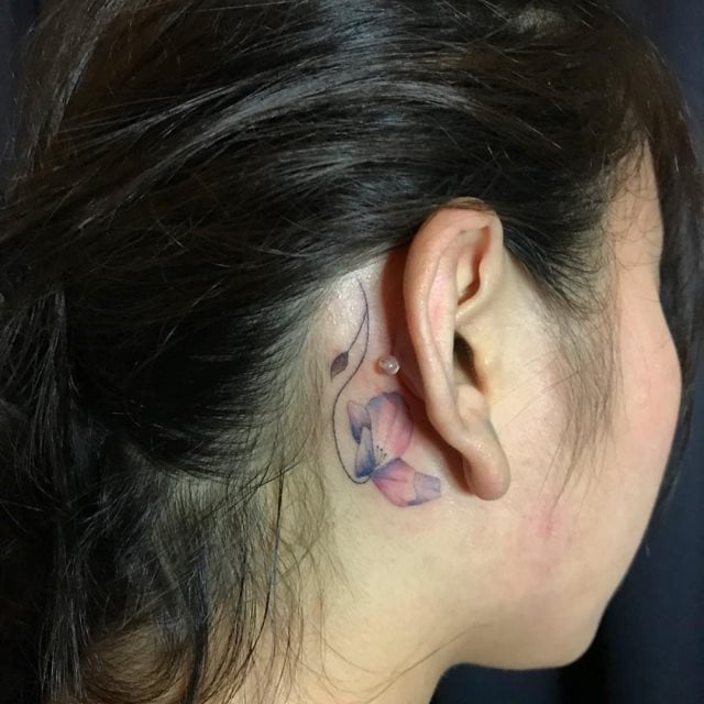 hinter dem Ohr Tattoo 15
