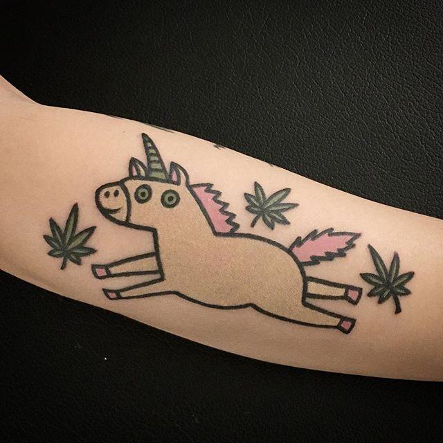 Einhorn Tattoo 69