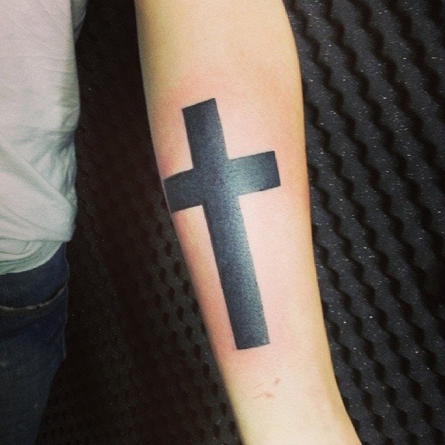 Mann tattoo kreuz unterarm Tattoo Kreuz