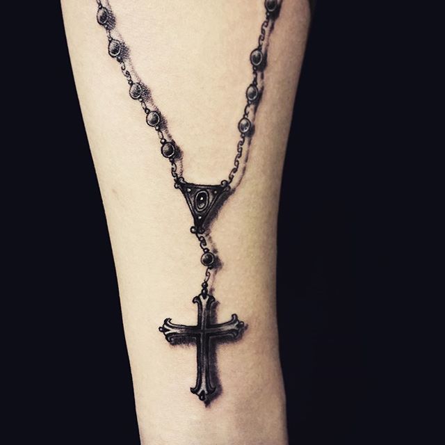 Kreuz Tattoo 111