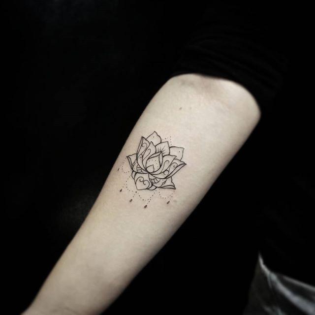 Lotusblume Tattoo 05