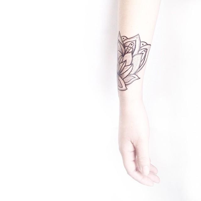 Lotusblume Tattoo 11