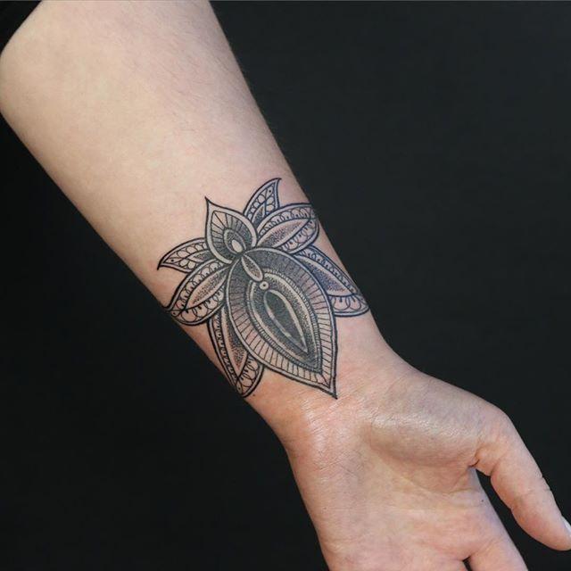 Lotusblume Tattoo 111