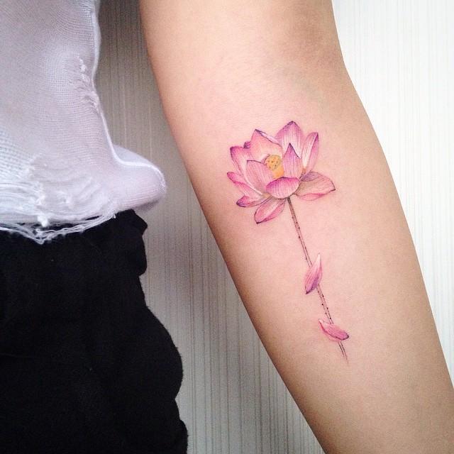 Lotusblume Tattoo 43