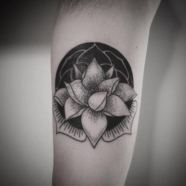 Lotusblume Tattoo 45