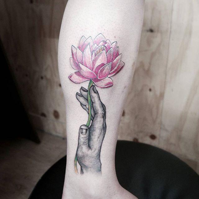Lotusblume Tattoo 47
