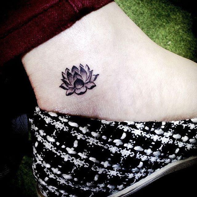 Lotusblume Tattoo 77